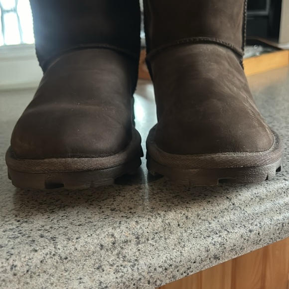 Dark brown leather/suede UGG boots, short - Picture 11 of 11